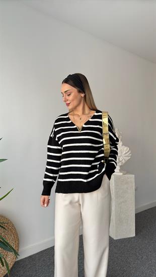 Yaka Gold Aksesuarlı Çizgili Siyah Kazak