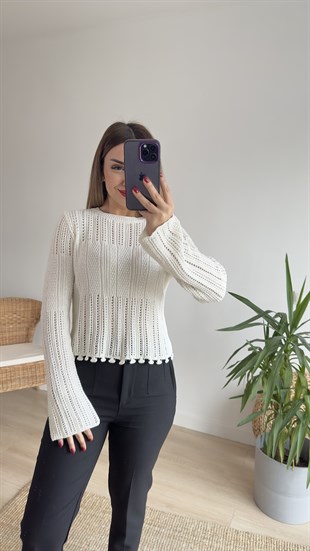 Ponpon Detaylı Delikli Triko Kazak