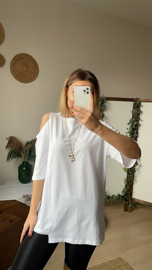 Omuzu Açık Beyaz Tshirt