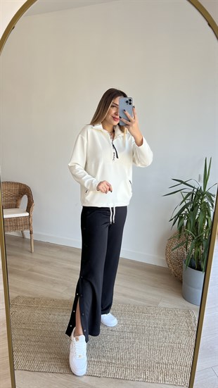 Dik Yaka Basic Yazı Detaylı Beyaz Sweat