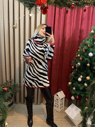 Zebra Desenli Kırmızı Şeritli Kazak