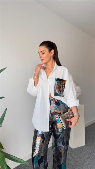 Cebi Renkli Pul Detay Beyaz Gömlek