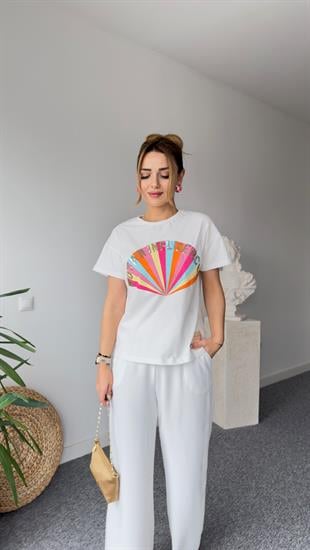 Pul Yazı Detaylı Beyaz Tshirt 