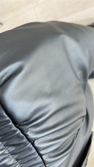 Yüksel Bel Lastikli Siyah Deri Pantolon