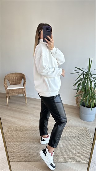 Yarım Fermuar Nakış Yazılı Beyaz Sweat