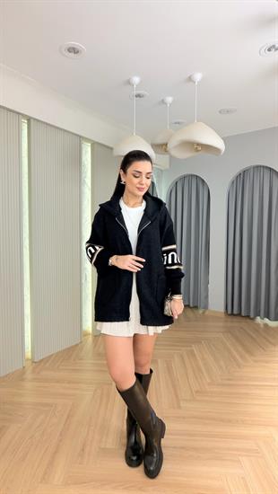 Siyah Kol Triko Detaylı Buklet Ceket