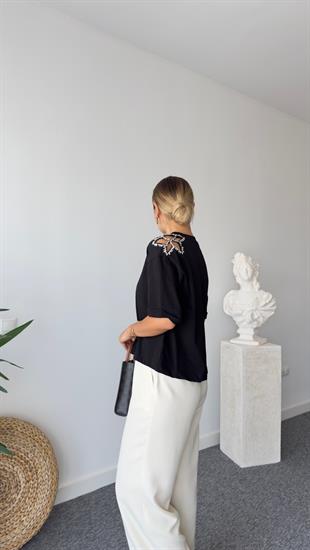 Omuzları Taşlı Marka Model Siyah Tshirt