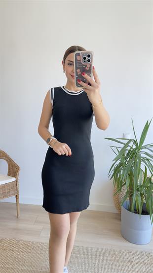 Beyaz Şerit Detaylı Triko Elbise