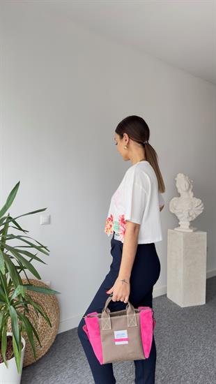 Altı Çiçek Nakışlı Beyaz Tshirt