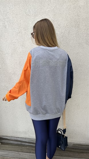  Kolları Renkli Gri Tasarım Sweatshirt