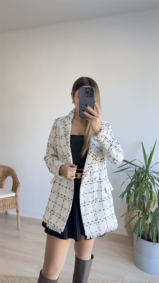 Püsküllü Siyah Beyaz Blazer Ceket