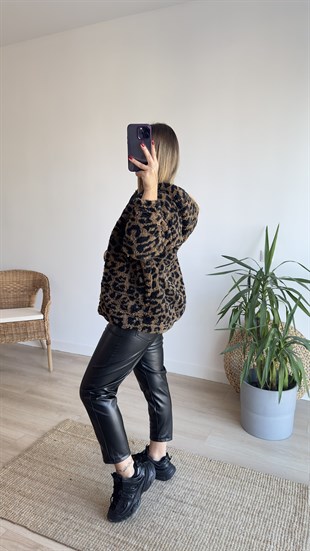 Leopar Desenli Astarlı Peluş Mont