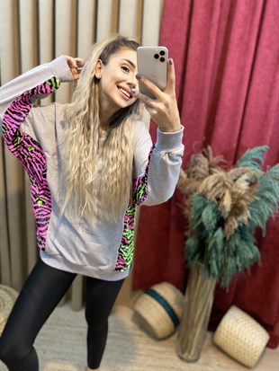 Gri Kolları Pullu Sweatshirt