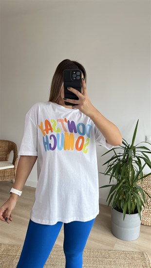 Beyaz Kabartma Yazı Detaylı Basic Tshirt