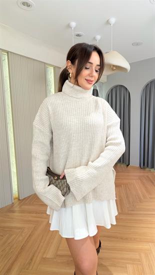 Ekru Lovrink Boğazlı Yırtmaç Detaylı Kazak
