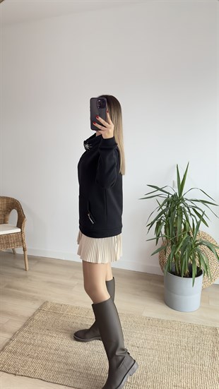 Yaka Ve Cep Taş Detaylı Siyah Sweat