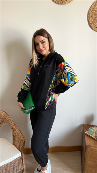 Renkli Baskı Detaylı Siyah Tasarım Sweatshirt