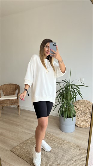 Yırtmaç Detaylı Salaş Beyaz Sweatshirt
