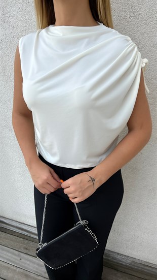 Omzu Büzgü Detaylı Ekru Bluz
