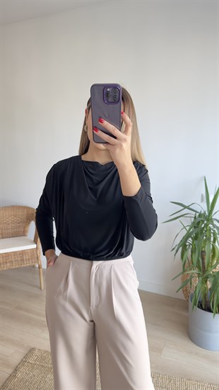 Büzgülü Siyah Bluz 
