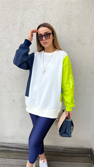  Kolları Renkli Beyaz Tasarım Sweatshirt 
