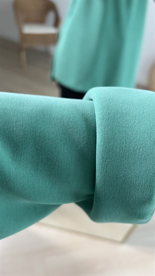 Yanları Yırtmaçlı Yeşil Modal Sweatshirt