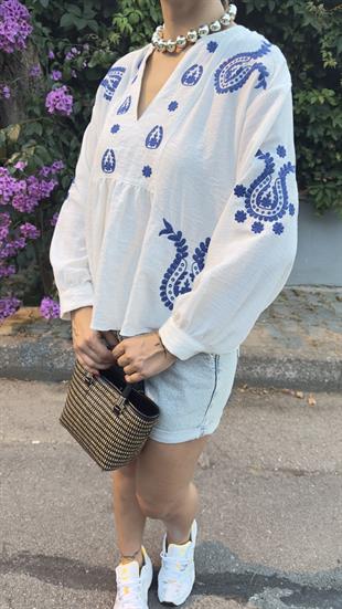 Riper İşlemeli Beyaz Keten Bluz 