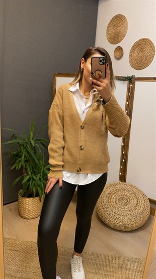 Üç Düğmeli Camel Hırka