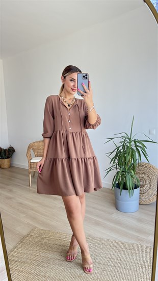 Taş Düğme Detaylı Volanlı Kahve Elbise