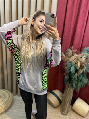 Gri Kolları Pullu Sweatshirt