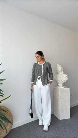 Çift Düğmeli Çizgili Beyaz Massi Hırka