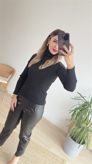 Omzu Tül Detaylı Kaşkorse Bluz