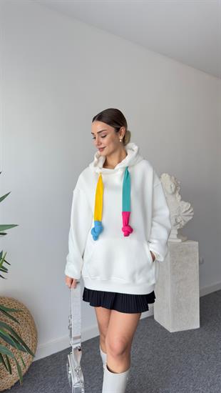 Renkli Kordon Detaylı Salaş Beyaz Sweatshirt
