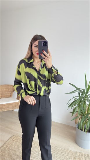 Önü Düğümlü Yeşil Saten Bluz