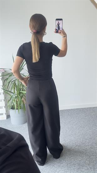 Büzgülü Siyah Kısa Kol Bluz