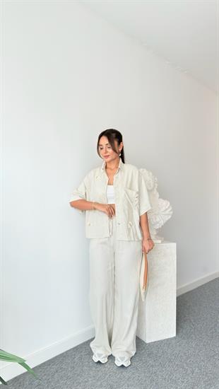 Bej Çiçek Aksesuarlı Keten Takım