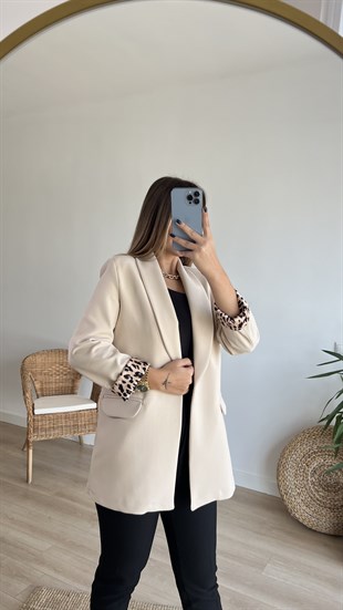Leopar Astar Detaylı Bej Ceket