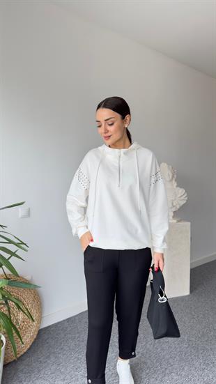 Omuzları Taşlı Kapüşonlu Beyaz Sweatshirt