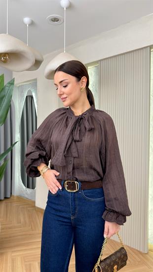 Queana Fular Detaylı Kahve Gömlek