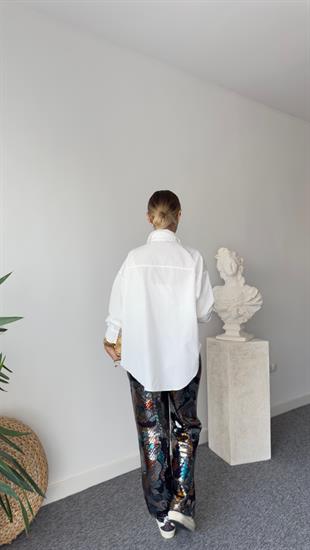 Cebi Renkli Pul Detay Beyaz Gömlek