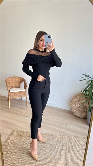 Yakası Tül Detaylı Siyah Triko