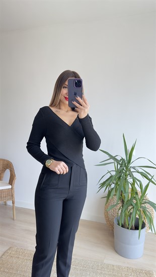 Önü Çapraz V yaka Siyah Triko