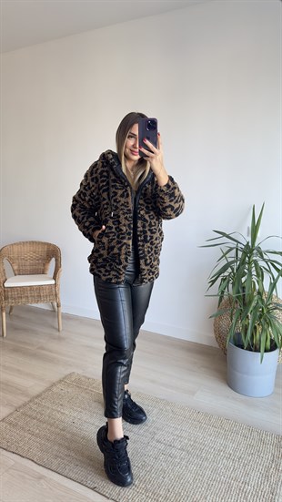 Leopar Desenli Astarlı Peluş Mont