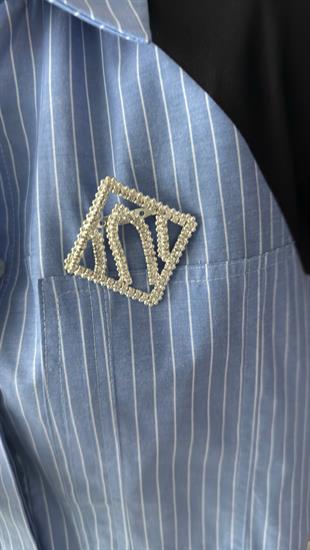 Orj Model Broşlu Garnili Gömlek