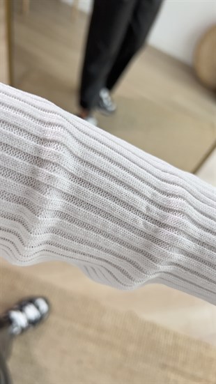 Yakası Peluş Detaylı Fitilli Beyaz Hırka