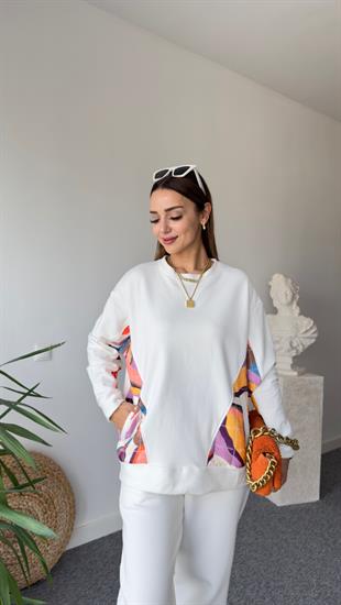 Cepleri Renkli Beyaz Sweatshirt