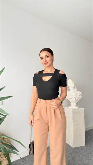 Pencere Detaylı Siyah Triko Bluz