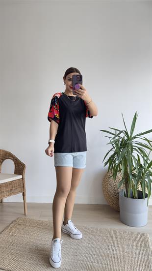 Kolları Renkli Siyah Tshirt