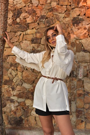 Sırtı Fisto Detaylı Oversize Beyaz Gömlek