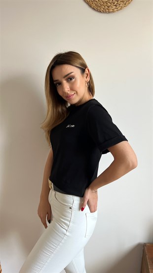  Sırtı Yazılı Siyah Tshirt